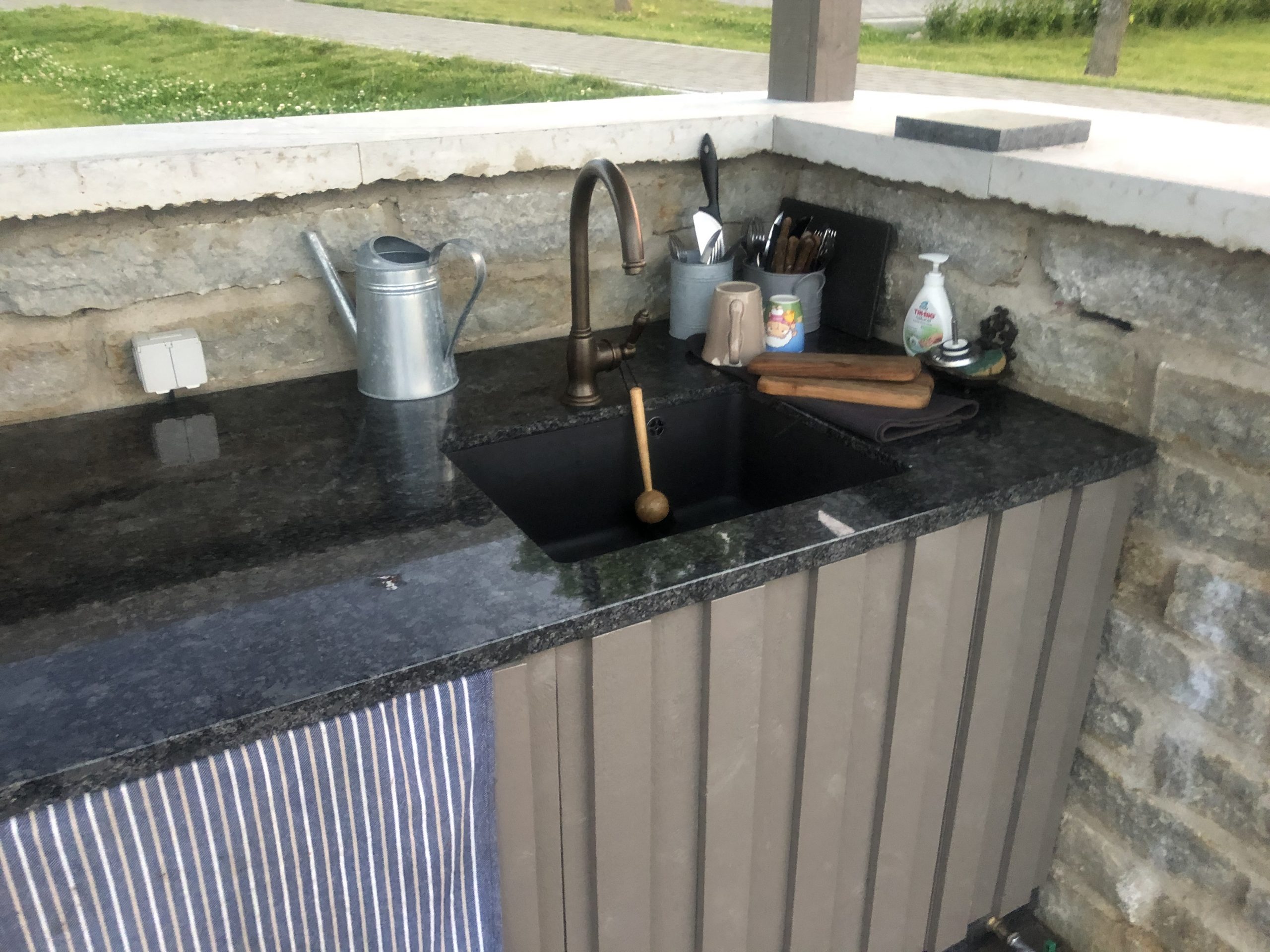 Outdoor kitchen with Steel Grey granite