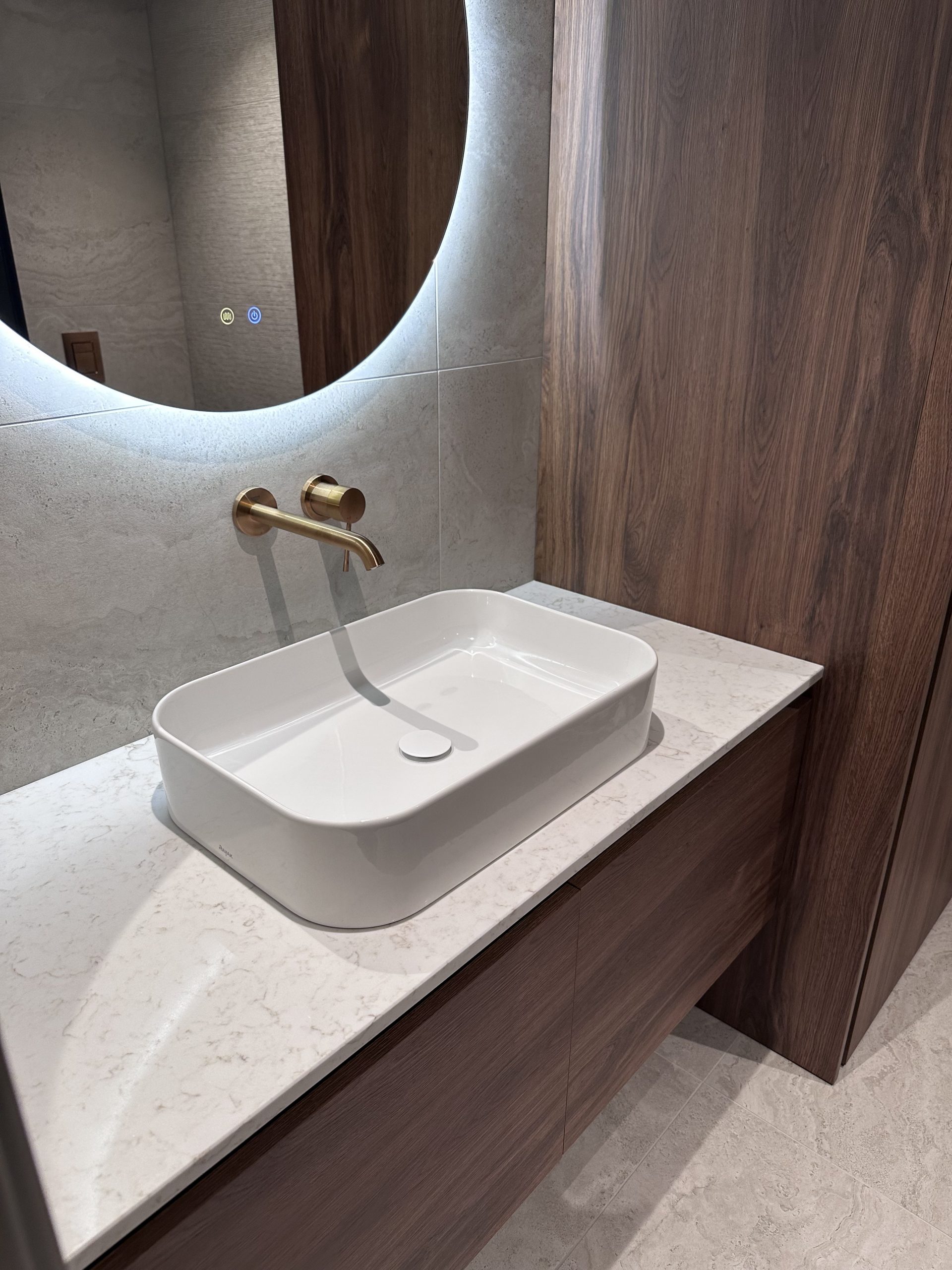 Azur Creme quartz bathroom countertop